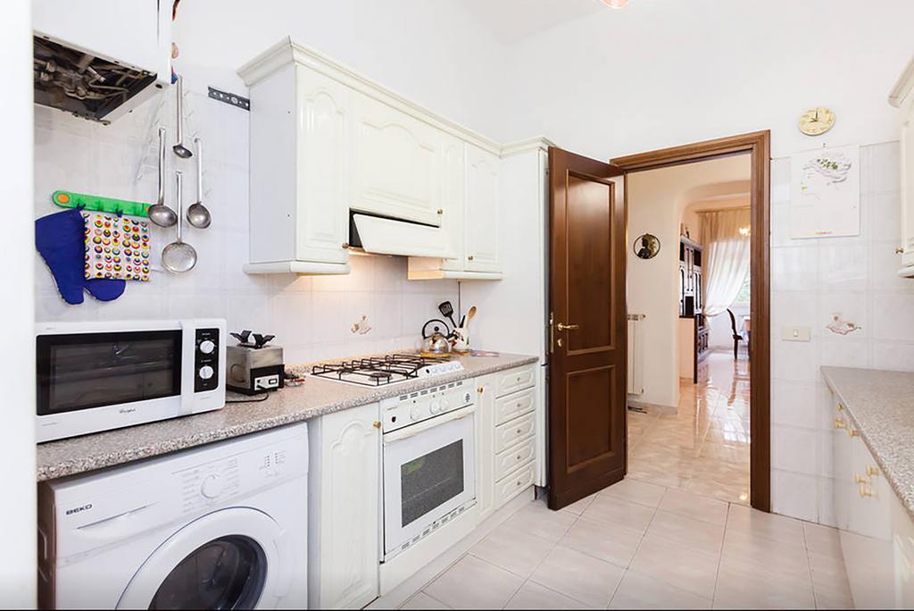 Caterina One O One - Embassy Apartment โรม ภายนอก รูปภาพ